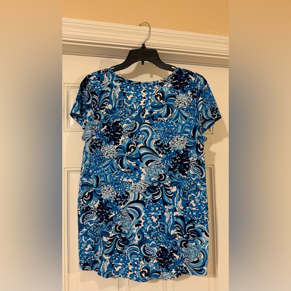 Lilly Pulitzer Blue and White Swirl Short Sleeve Etta Top - Picture 4 of 8